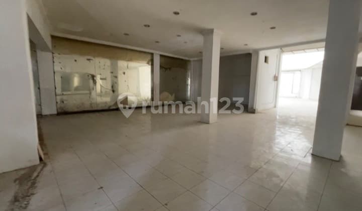 Ruko Besar Strategis untuk Segala Usaha di Jalan Sudirman Bandung