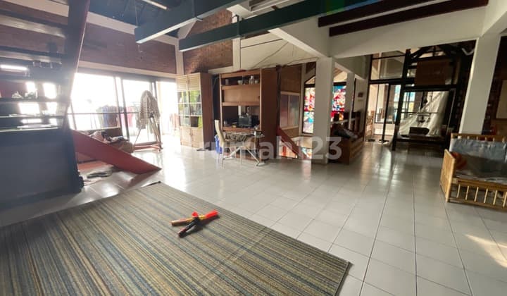 Spacious House Suitable for Villa, Cafe, etc. on Ciburial Road, Bandung.