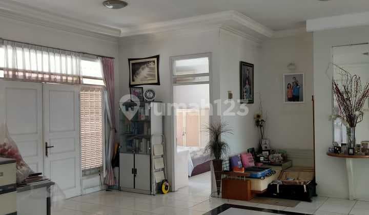 Rumah 2 Lantai Mewah Terawat Nyaman di Setra Indah Kota Bandung