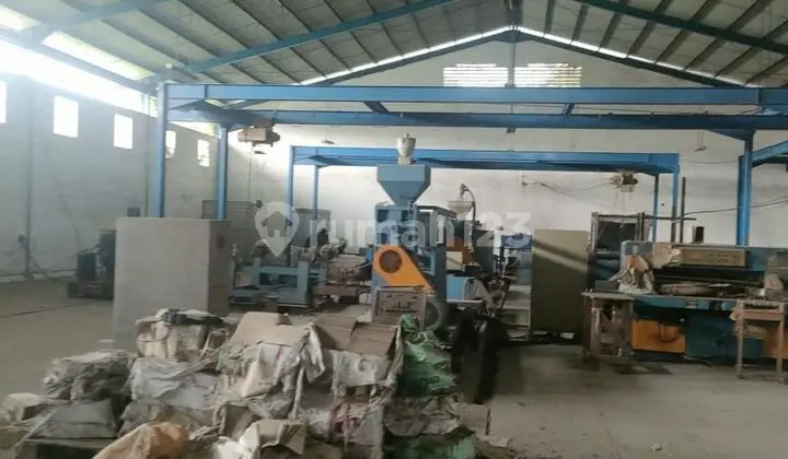 Gudang Luas Strategis di Jalan Utama Kopo Bandung