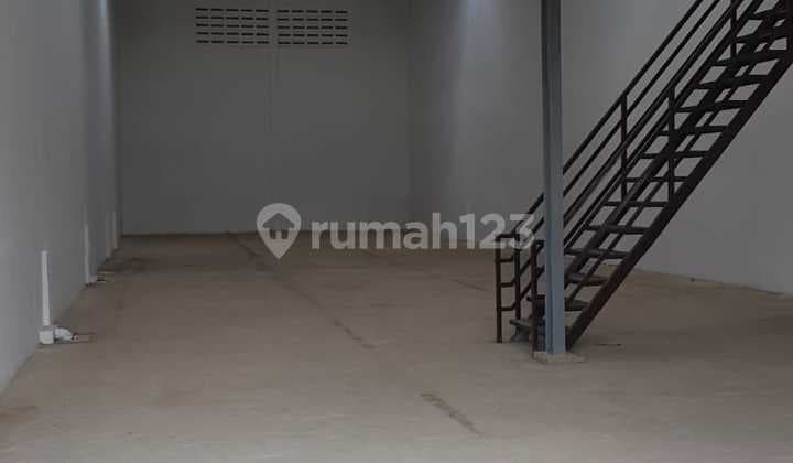 Good Warehouse Fuso Access in Wing of Kopo Indah Garden Bandung