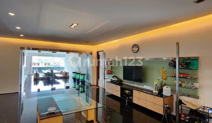 Rumah Mewah Tengah Kota Dg kolam Renang di Daerah Cipedes Bandung