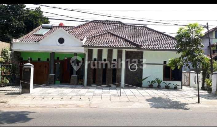 Rumah Pinggir Jalan Strategis Ramai di Sayap Amir Mahmud Cimahi