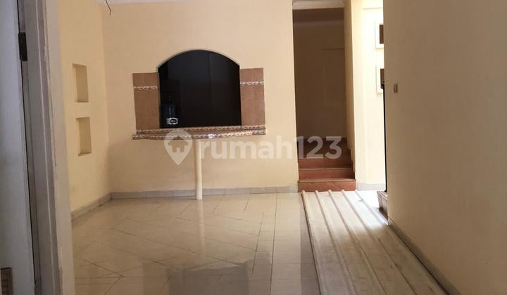 Rumah Strategis Pinggir Jalan Utama di Komplek Setraduta Cimahi
