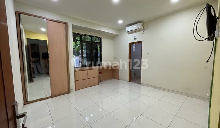 Rumah 2 Lantai Strategis Cocok untuk Kantor di Sayap Bkr Bandung
