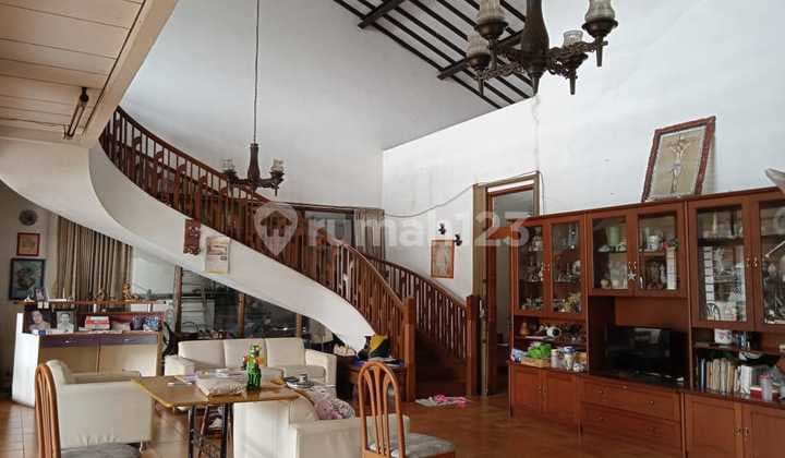 Rumah 2 Lantai Luas Jalan Utama Komplek di Batu Indah Bandung