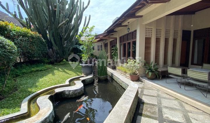 Rumah Asri Ada Kolam Ikan di Daerah Gegerkalong Sukasari Bandung