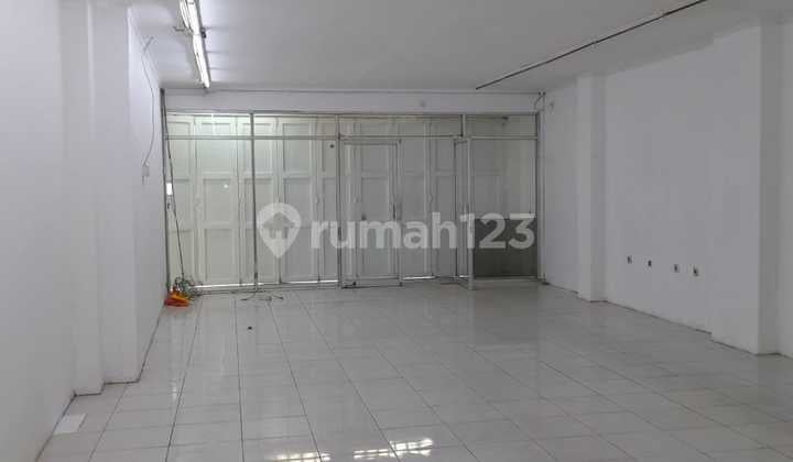 Affordable Shop House Suitable for Business on Jl Otto Iskandar Dinata Bandung