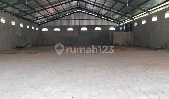 Gudang Akses Truk Siap Pakai di Daerah Cipatik Kabupaten Bandung