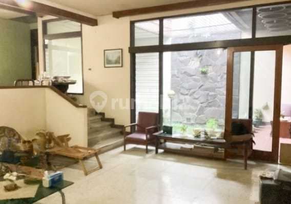 Rumah Strategis Tengah Kota di Sayap Tubagus Ismail Bandung