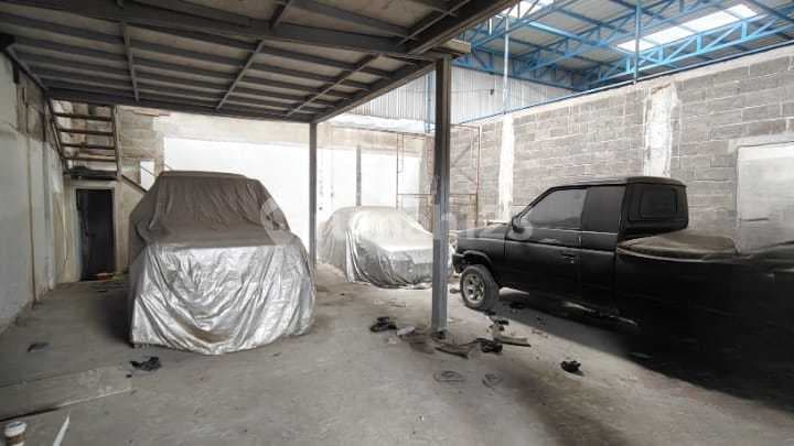 Strategic Main Road Warehouse Gadobangkong, West Bandung Regency