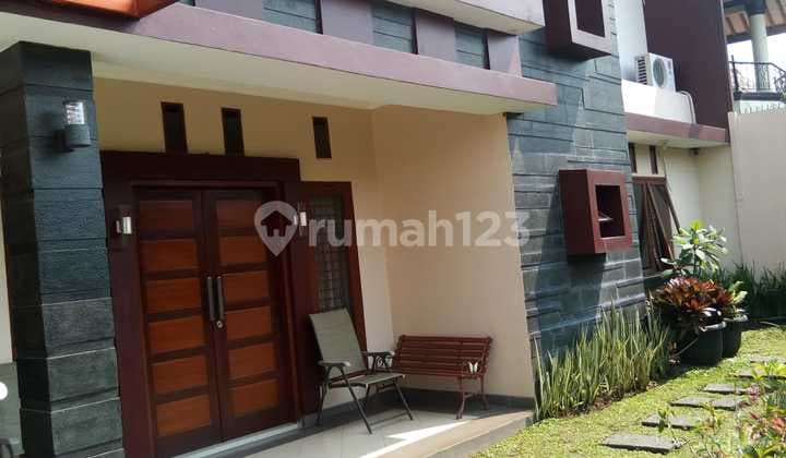 Rumah 2¼ Lantai Modern di Komplek Megaraya Gunung Batu Bandung