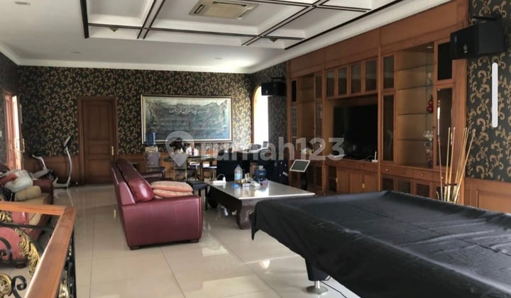 Rumah Mewah Ada Kolam Renang di Komplek Batununggal Kota Bandung