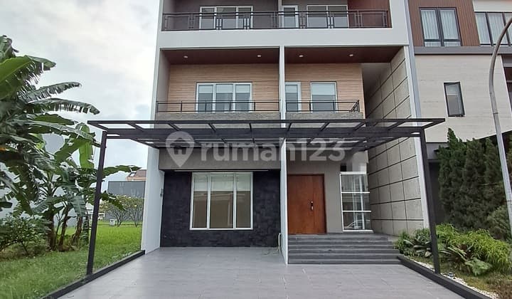 New 3-Story Luxury House, Good Condition, 200 m2 Land, Alam Sutera