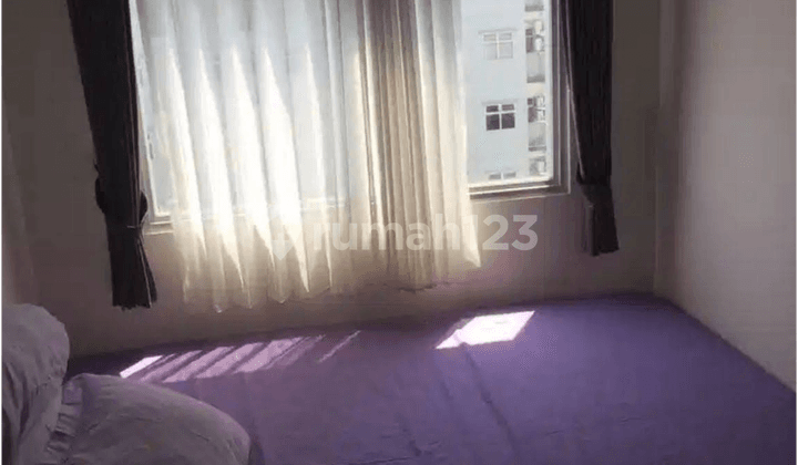English translation: Gunawangsa Merr Furnished Ready to Move In Just Bring Your Suitcase Negotiable Quick Sale.