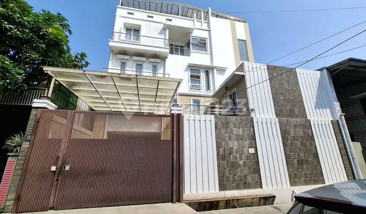 Jelambar Minimalist Model House Nice Neat