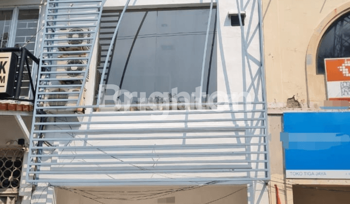 SHOPHOUSE IN GOOD CONDITION INCLUDES AC, FACING 0 VILLA BUKIT MAS STREET