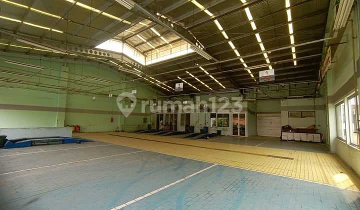 Gedung ex showroom strategis di Danau Sunter Utara - Jakarta Utara