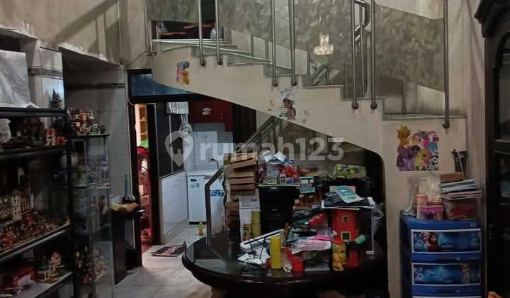 Rumah Lama Hoek Hitung Tanah di Kayu Putih Utara - Jakarta Timur