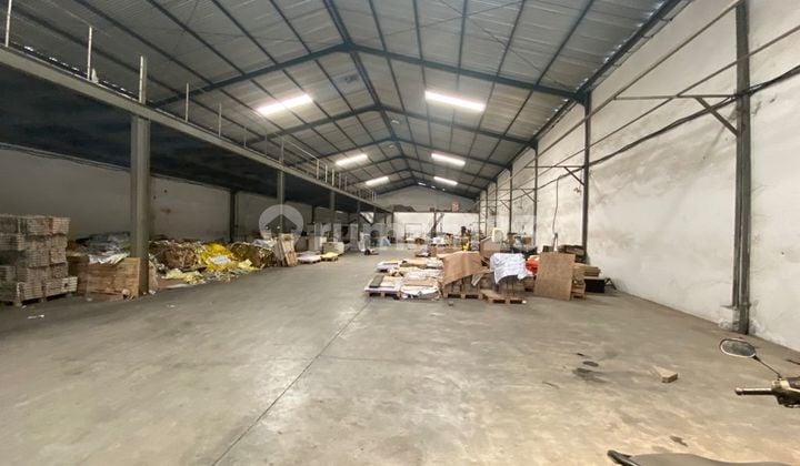 Double Gate Warehouse with Container Access, Flood-Free, Margomulyo Permai