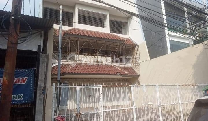 Ruko di Raya Pucang Anom Timur, Surabaya 600 m Bagus SHM Ruko Bangunan Nol Jalan Tengah Kota Cocok untuk Toko Kantor Bank Parkiran Sangat Luas Raya Pucang Anom Timur