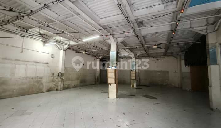 Gedung Siap Pakai Nol Jalan Strategis Dekat Pelabuhan Area Ramai Raya Perak Barat