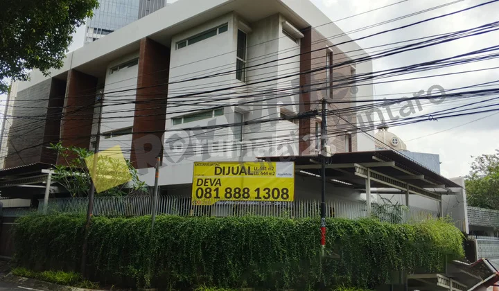 Dijual Rumah 3 Lantai Menteng Jl. Cut Nyak Dien Modern Design Lokasi Premium dan Strategis Full Furnished SHM