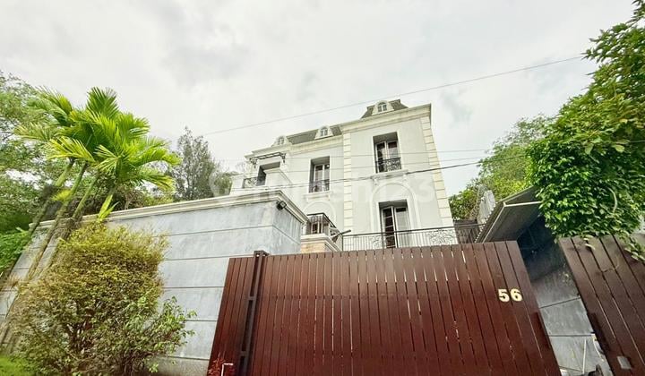 Rumah Mewah dan Megah Gaya Klassik Modern di Cluster Elit Sentul City, Bogor