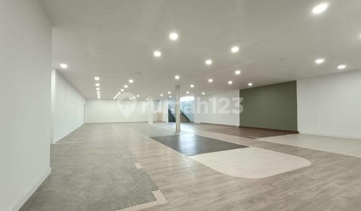 Ruang Usaha 3 Lantai dan Luas di Mainroad Pasir Kaliki, Bandung