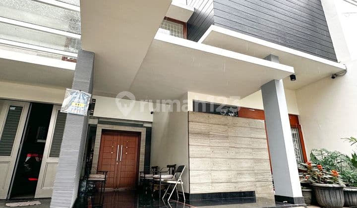 Rumah Bagus Dan Mewah di Sayap Gatot Subroto