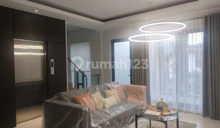 Rumah 3 Lantai Minimalis Dan Mewah di Setra Sari Kulon,bandung