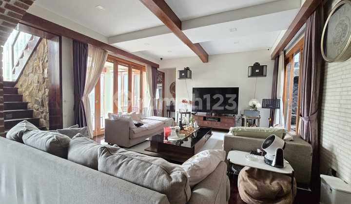 Rumah Mewah Sangat Keren dan Bagus View Kota di Resor Dago Pakar