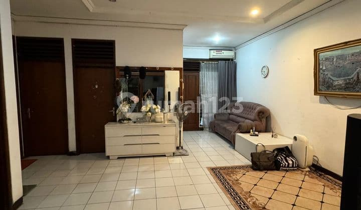 Rumah Luas dan Siap Huni dengan Harga Nego Keras di Mekar Wangi