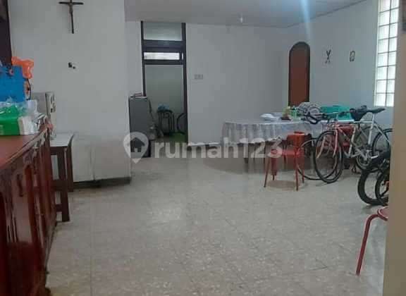 Rumah Cocok Ruang Usaha Lokasi Mainroad di Sayap Riau, Bandung