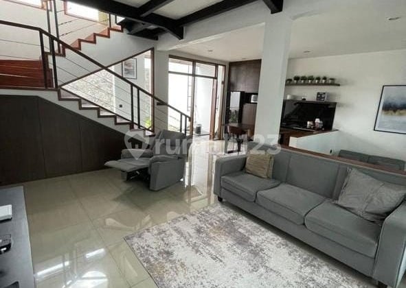 Rumah bagus sangat siap huni di Setra Duta, Bandung
