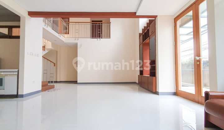 Rumah rapih dan siap huni di area Budisari Setiabudi, Bandung