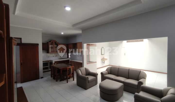 Rumah rapih dan terawat semi furnished di Batununggal, Bandung