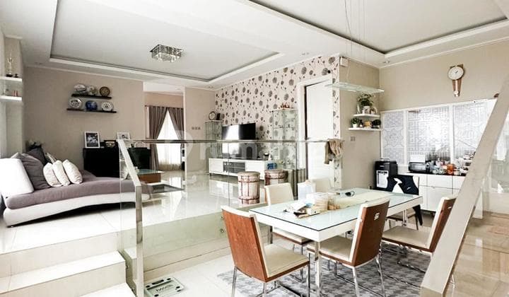 Rumah Sangat Asri dan Nyaman Lokasi Sayap Dago Atas, Bandung