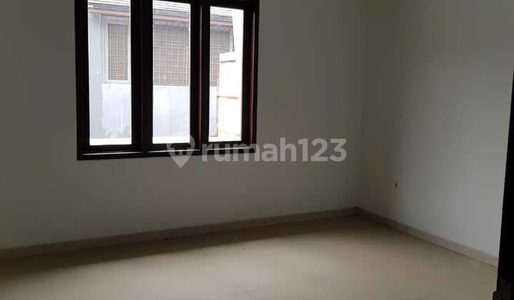 Rumah Harga Murah Sangat Butuh Uang di Singgasana Pradana Bandung