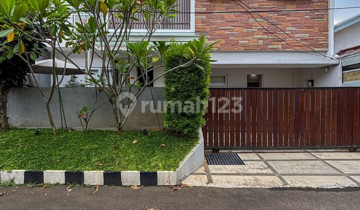 Kucica Rumah Cantik Bagus Siap Huni 4 Kamar Tidur