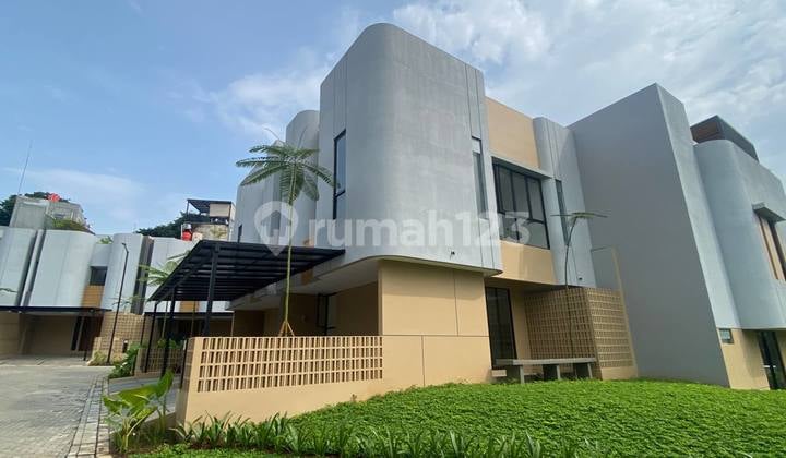 Ready-to-Occupy BSD Serpong House, Free Deed, Down Payment, Mortgage, Close to Toll Road, Busway, and Station.