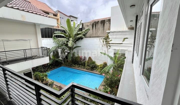 Rumah Kemang Ada Kolam Renang Jarang Ada