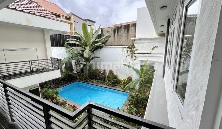 Rumah Kemang Ada Kolam Renang Jarang Ada