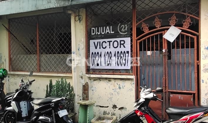 Price Drop!! 2-Story House For Sale in Manggarai Area