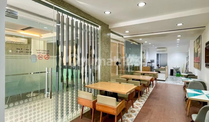 Quick Sale Hotel in Central Jakarta Near Government Center and Office Area Pasar Baru