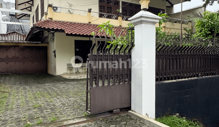 Rumah Siap Dibangun Ulang Untuk Investasi Jalan Lebar Kebayoran Baru