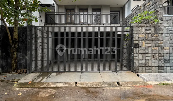 Rumah 3 Lantai Bangunan Bagus Siap Huni di Veteran Bintaro Dekat Pondok Indah
