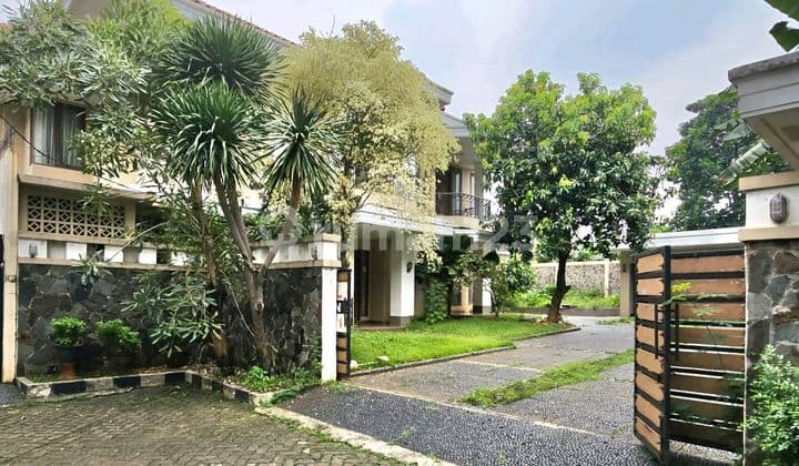 Wide Yard House in a Large Pejaten Complex with Wide Roads