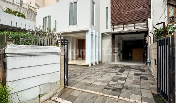 Rumah Nempel Senopati Scbd 2 Lantai Jalan Lebar Kebayoran Baru