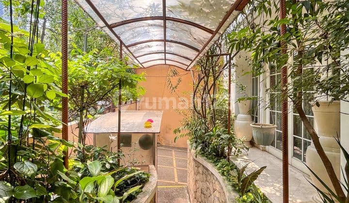 Strategic Location House Near Kuningan Business Area, Hook Position